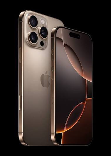 iPhone 16 Pro Max Titan sa mạc